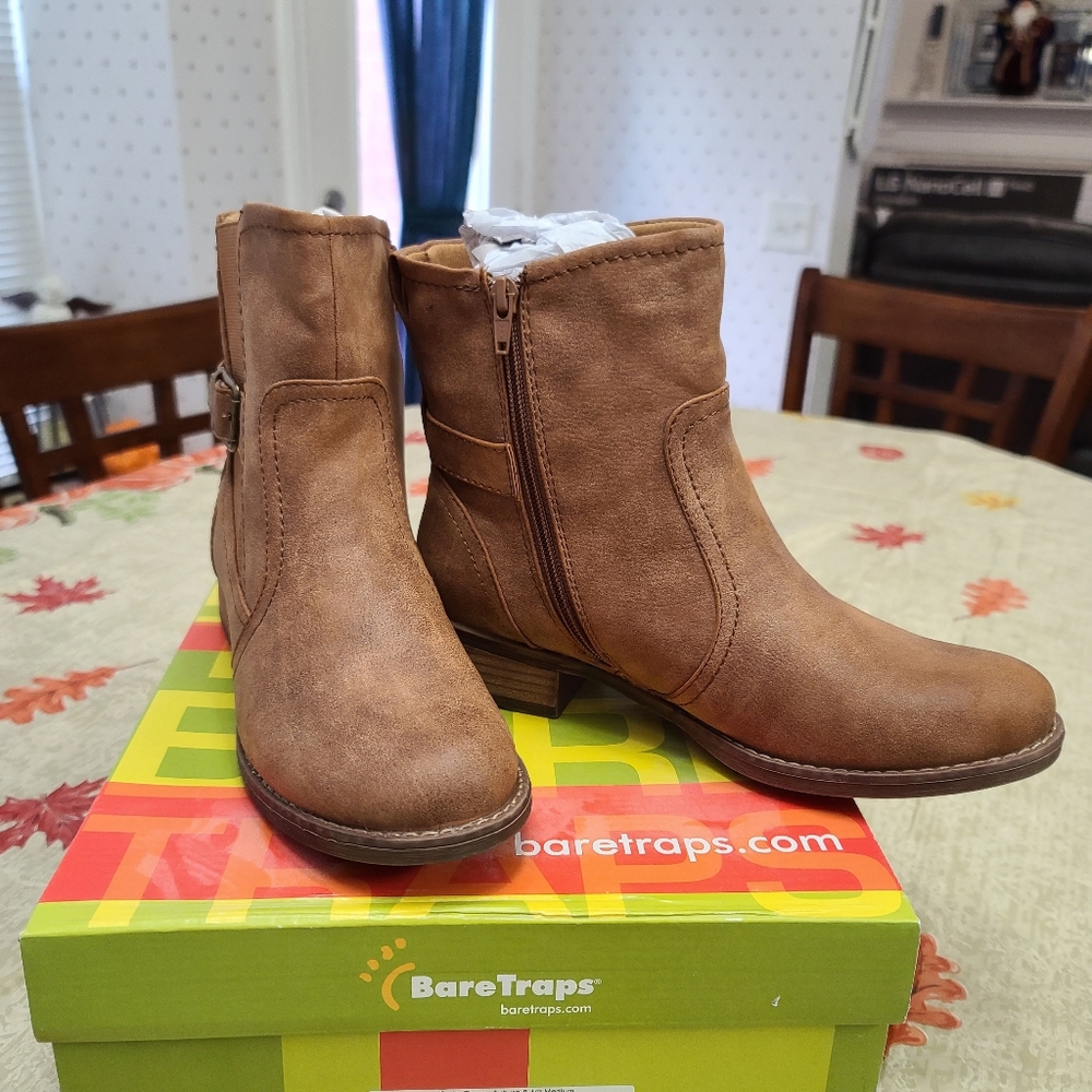 New Woman's BareTraps Boots Size 8 1/2 medium